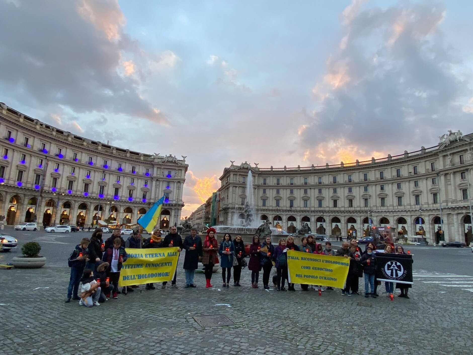 vshanuvannia zertv holodomoru na piazza reppublica optimized